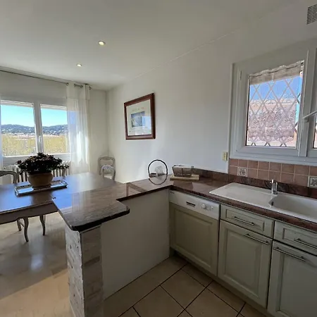 Les Saisons Maxime Apartment *